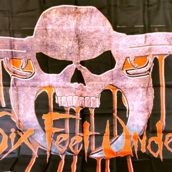 Six Feet Under (Flag)